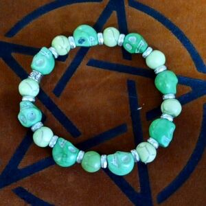 Green scull bracelet